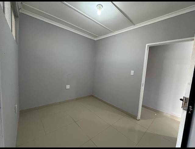 2 BEDROOM PROPERTY TO RENT IN NEWLANDS WEST